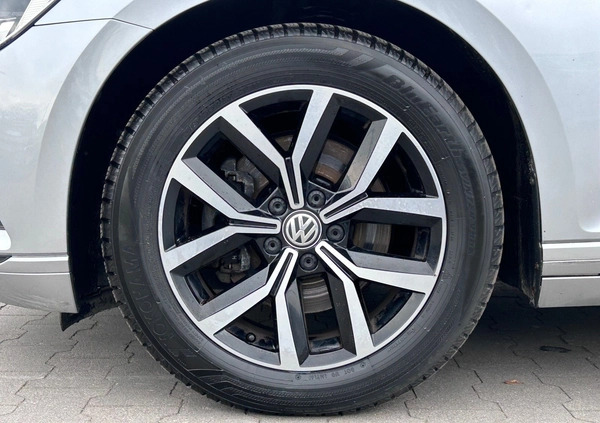 Volkswagen Passat cena 83900 przebieg: 109256, rok produkcji 2018 z Poddębice małe 781
